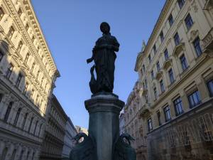Fontana della Ragazza con le Oche