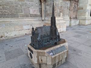 Modello in scala in bronzo della Cattedrale di Santo Stefano