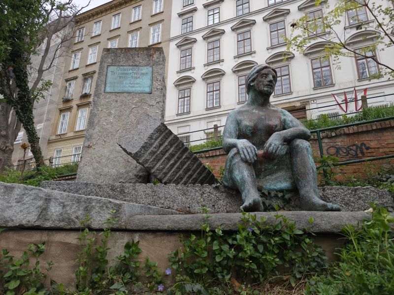 Donne-delle-macerie-Truemmerfrauen